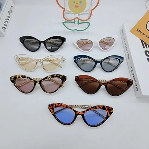 Fashion Cat Eye Sunglasses Women Retro PC Metal Frame Gold Metal Chain Temples UV400 Protection Trendy Eyewear