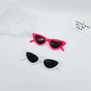 Kids vintage cat-eye sunglasses in rose red and white with UV protection