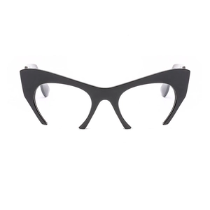 Avant-garde black cat-eye fashion glasses with oversized pointed geometric frame design
