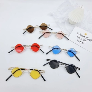 Lunettes De Soleil Rétro Pour Enfants Petit Cadre En Métal Lentille Losange Irrégulière UV400 Hip Hop Mode