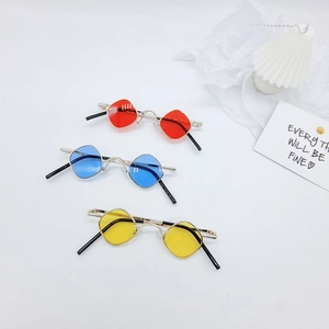 Lunettes de soleil rétro en métal pour enfants avec verres rouges, bleus et jaunes
