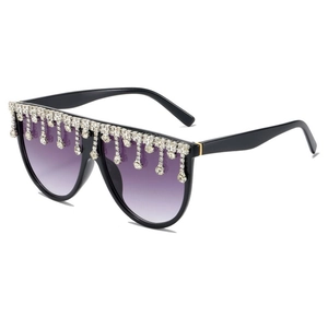 Lunettes de soleil oversize noires avec verres dégradés violets et franges en strass
