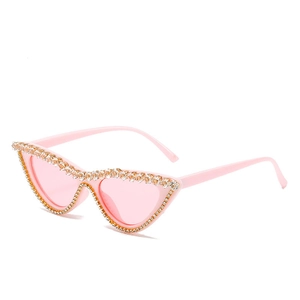 Lunettes de soleil œil-de-chat roses avec monture en strass et verres océan vus de profil