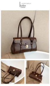Detail einer dunkelbraunen Vintage-Schultertasche mit goldenem Drehverschluss aus Metall