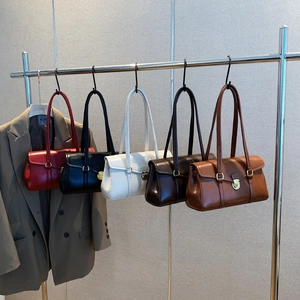Vintage Retro-Unterachseltaschen in mehreren Farben mit Metallschallen für Freizeit