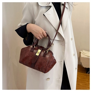 Elegante Retro Kroko-Muster Umhängetasche für Damen, klassisches braunes Crossbody-Design.
