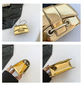 Détails du mini sac doré métallisé avec chaîne et fermeture à barre horizontale unique