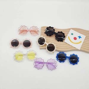 Flower Shaped Kids Sunglasses UV400 Protection Plastic Cute Outdoor Beach Eye Wear For Toddlers Boys Girls