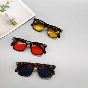 Fashionable square frame sunglasses for men with decorative rivets in three trendy colors