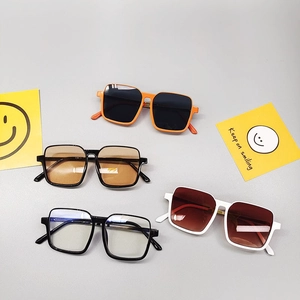 Lunettes De Soleil Enfant Protection UV400 Grand Cadre Carré Plastique PC Style Coréen Branche Tendance Garçons Filles