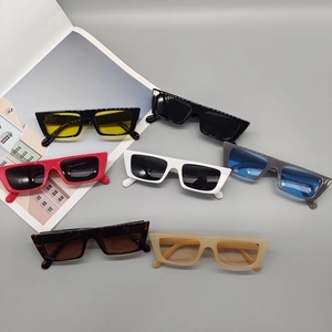 Lunettes De Soleil Rectangulaires Vintage Petit Cadre Rétro UV400 Mode Plastique Streetwear Pour Femmes Hommes