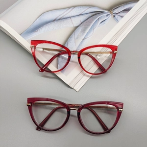 Fashionable cat-eye TR90 blue light blocking glasses in red and burgundy translucent frames
