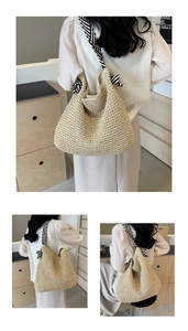 Detail van grote strooien shopper met zwart-wit gestreepte schouderband en een strik