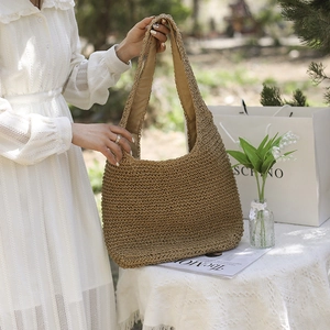 Sac fourre-tout en paille marron fait main pour la plage avec grande capacité et anses