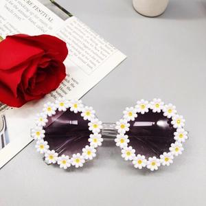Detailed view of daisy flower sunglasses for kids with transparent frames and UV protection