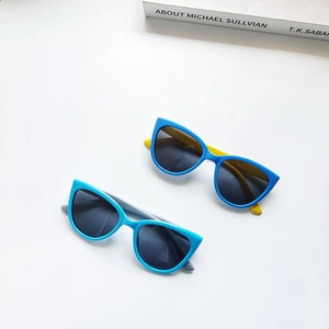Polarized kids cat-eye sunglasses with vibrant two-tone frames for UV protection