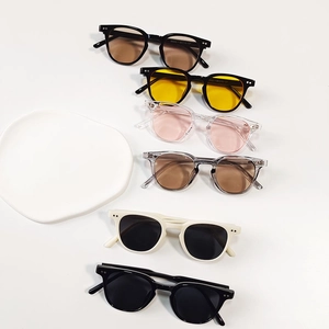Kids Sunglasses Retro Round Frame Plastic UV400 Protection Vintage Fashion Eyewear For Toddlers Boys Girls Outdoor Beach