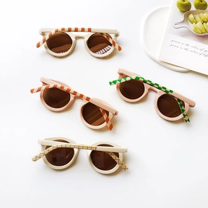 Lunettes de soleil rétro rondes enfant avec protection UV400 et branches à damier