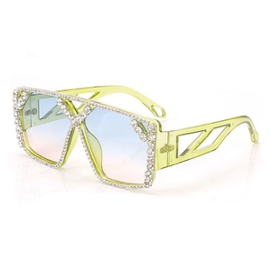 Quadratische Strass Sonnenbrille in Neongelb mit Verlaufsgläsern und ausgeschnittenen Bügeln