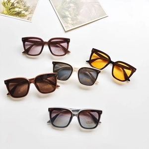 Occhiali Da Sole Per Bambini Montatura Grande Quadrata Protezione UV400 Occhiali Alla Moda Per Viaggi All Aperto Ragazzi Ragazze Colorati