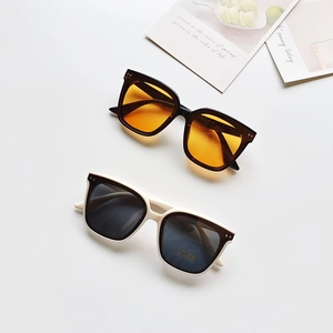 Occhiali da sole per bambini oversize UV400 in nero e crema con lenti colorate moda