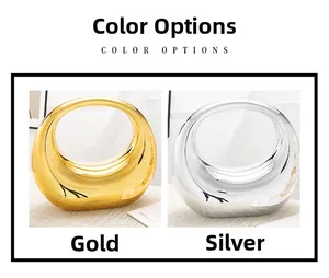 Bolso clutch de acrílico moderno en acabado metálico oro y plata para estilo elegante