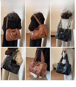Détails du sac de voyage vintage avec poches frontales et bandoulière réglable