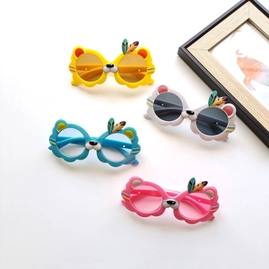 Lunettes de soleil lion pour enfants avec protection UV en quatre couleurs vives