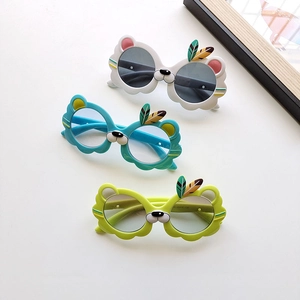 Lunettes de soleil pour enfants motif animal ours en crème, bleu et vert pastel