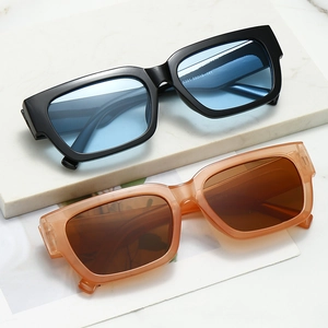 Occhiali Da Sole Quadrati Retrò Montatura PC Lenti AC Protezione UV400 Sport All Aperto Moda Per Uomo Donna