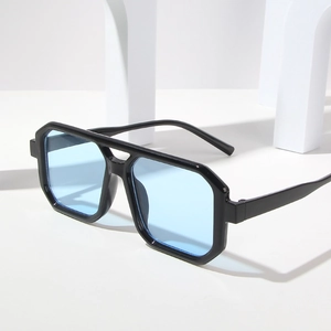 Lunettes de soleil carrées rétro à double pont avec monture noire et verres bleu clair