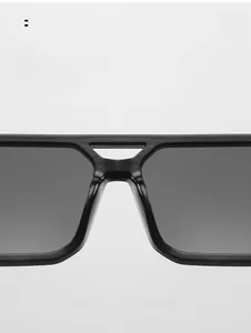 Détail des plaquettes de nez confortables sur lunettes de soleil carrées rétro
