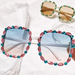 Fashionable square kids sunglasses with sparkling rhinestones and gradient lenses