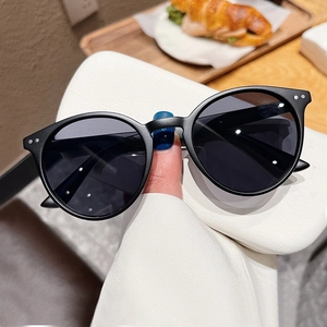 Lunettes De Soleil Rondes Rétro Rivet Protection UV400 Mode Minimaliste Lunettes De Voyage Extérieur Femmes Hommes PC