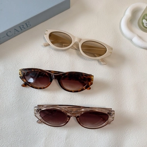 Retro cat-eye sunglasses set in cream, tortoiseshell and tea colors with UV400 protection