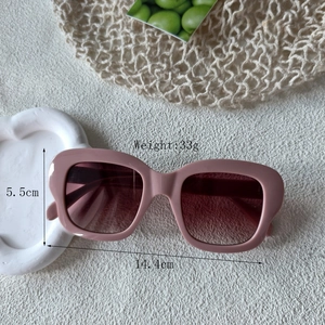 Lunettes de soleil œil-de-chat roses avec verres dégradés et largeur de 14,4 cm
