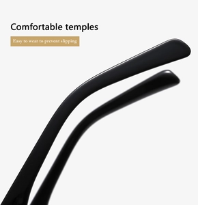 Détail des branches ergonomiques antidérapantes de lunettes de soleil noires brillantes