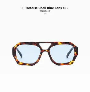 Vue détaillée des lunettes de soleil Demi Blue avec monture écaillée et verres bleus