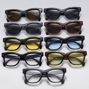 Fashion Square Sunglasses Retro PC Frame UV400 Protection Eyewear With Metal Rivets For Men And Women