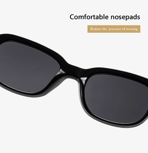 Détail des plaquettes de nez monobloc sur lunettes de soleil ovales pour plus de confort