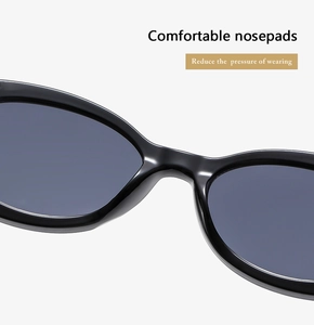 Détail des plaquettes de nez intégrées sur lunettes de soleil noires ovales confort