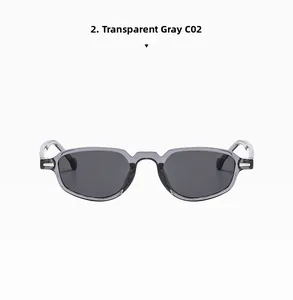 Vue de face des lunettes de soleil rectangulaires gris transparent avec verres foncés