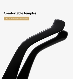 Detail of glossy black square sunglasses temples with ergonomic anti-slip design