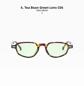 Détail de lunettes de soleil ovales écailles de tortue avec verres verts et détails métal