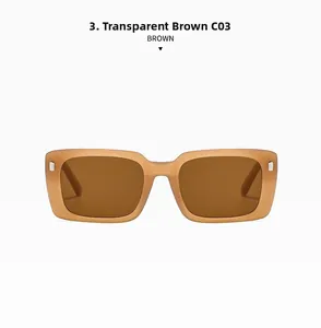 Nahaufnahme einer braun-transparenten eckigen Sonnenbrille mit Metallnieten am Rahmen