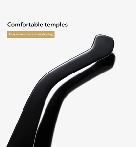 Detail of comfortable black temples with anti-slip design for oversized cat eye sunglasses
