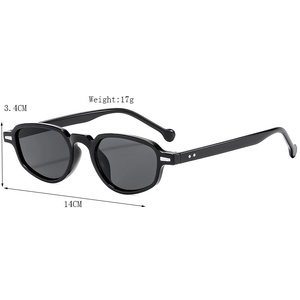 Lunettes de soleil ovales rétro noires avec monture mate de 14cm sur fond blanc pur