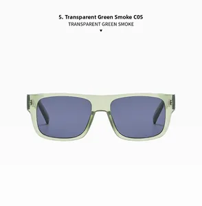 Detailansicht der transparenten grünen quadratischen Sonnenbrille mit grauen Gläsern