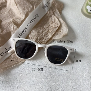 Lunettes de soleil rétro rondes pour enfants avec verres UV400 et monture légère
