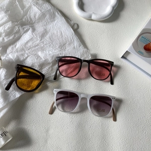 Foldable UV400 polarized kids sunglasses in multiple colors on a textured background